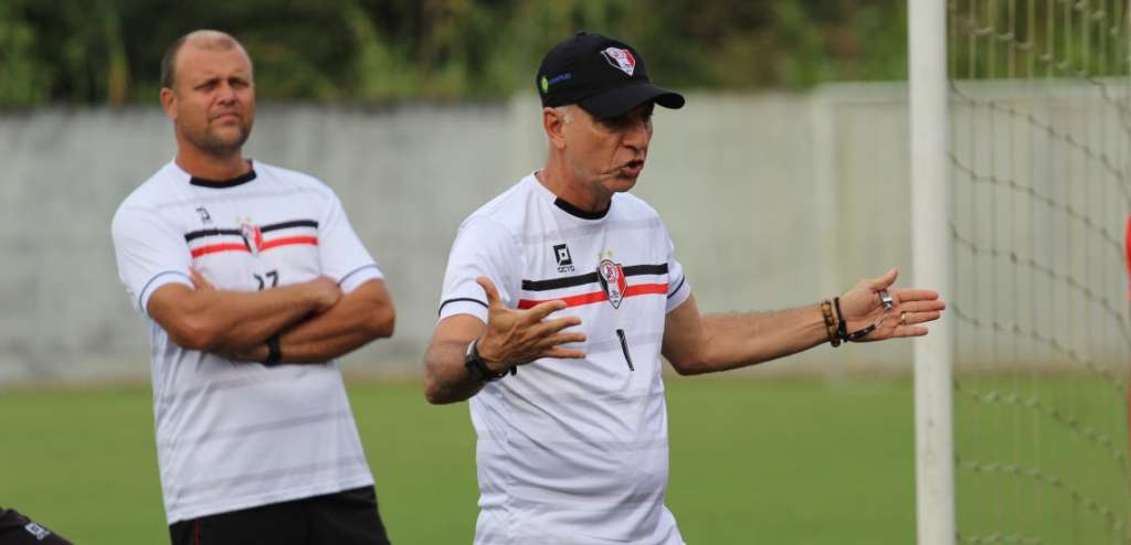 Márcio Fernandes foi um dos técnicos que caiu após a 14ª rodada. (Foto: Beto Lima / JEC)