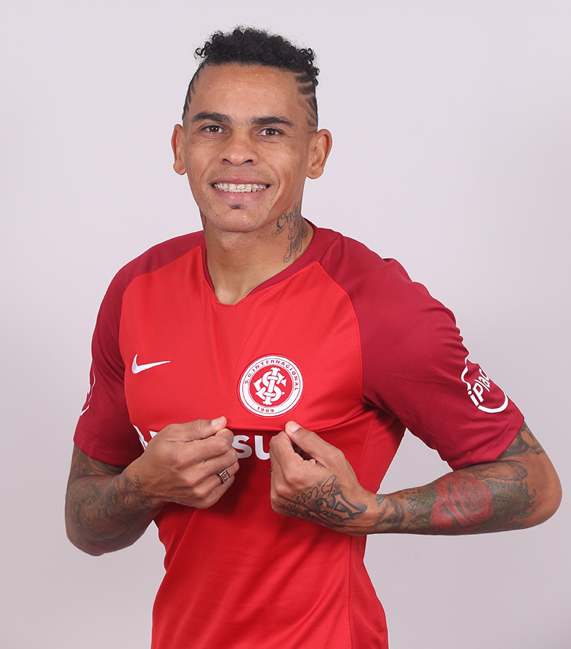 Inter oficializa contratação de Jonatan Alvez e assina por um ano com uruguaio