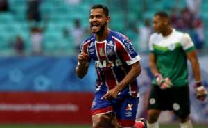 Volante do Bahia confessa ter cuspido em dirigente do Vasco, mas explica