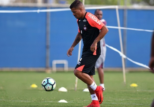 Atlético-PR pode perder Thiago Carleto para o futebol árabe