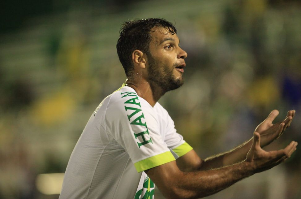 Influenciado pela Copa, zagueiro da Chapecoense alerta para as bolas paradas 2 0002050328178 img