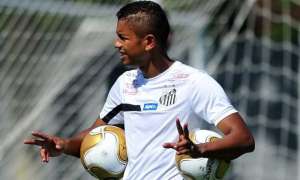 De olho em clássico, Santos tem a volta de Jair Ventura e David Braz aos treinos