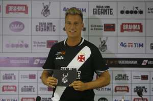 Maior reforço do Vasco no ano, Maxi López exalta torcida em apresentação