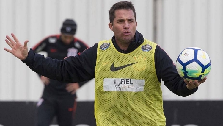 Loss diz que Corinthians lutará por títulos e vê time melhor após a Copa do Mundo