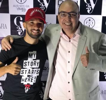 Clayson inaugurou loja em Botucatu