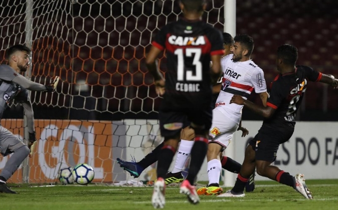 Com mudanças, Vitória encara o Paraná para se distanciar da zona de rebaixamento