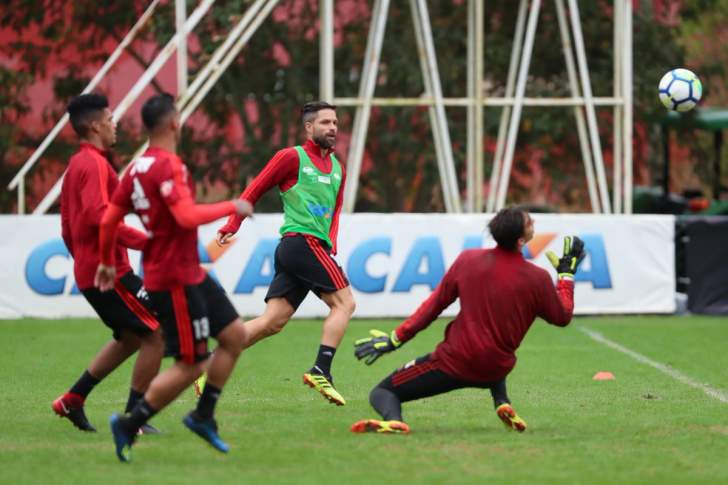 Flamengo recebe o São Paulo podendo disparar na ponta do Brasileirão