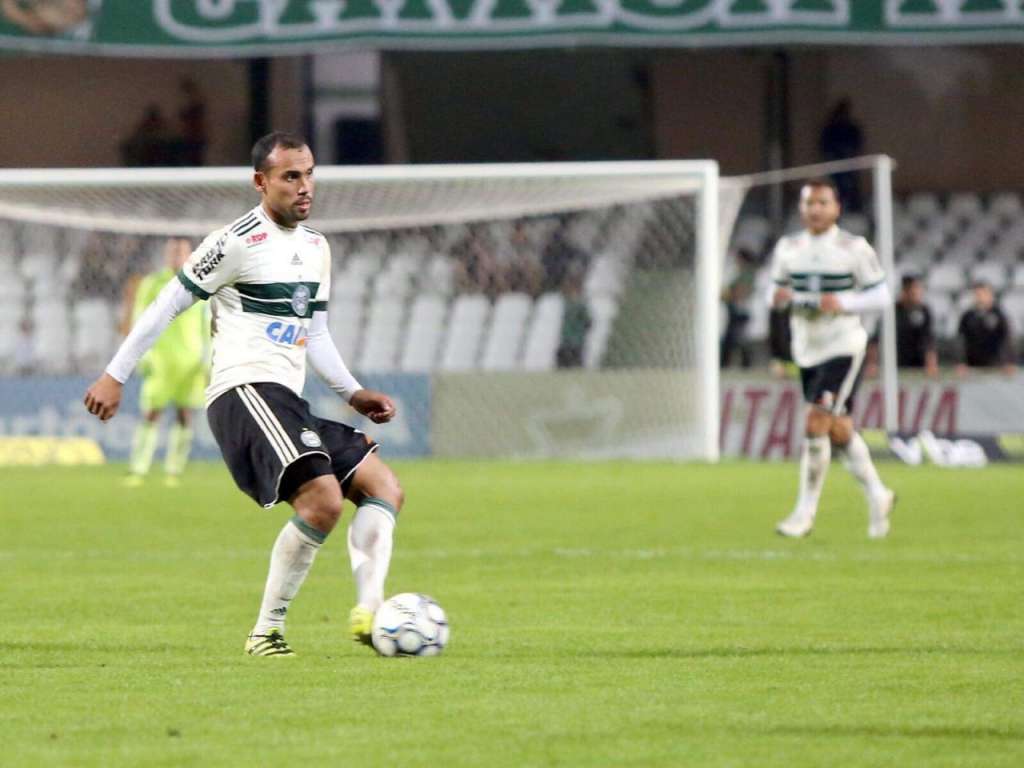 Simião valoriza sequência e projeta evolução no Coritiba