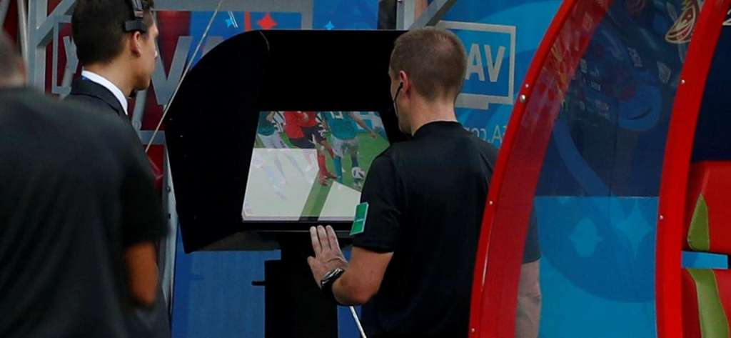 Fifa se diz 'extremamente satisfeita' com arbitragem da Copa e implantação do VAR