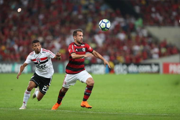 O Flamengo conheceu a sua segunda derrota no Maracanã em 2018, mas segue na liderança