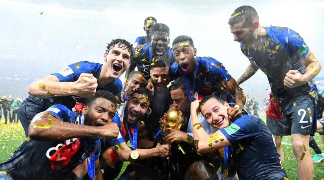 Franceses levaram ara casa o ouro da Copa do Mundo e as medalhas de campeões com méritos