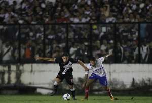 Em fases semelhantes, Vasco e Fluminense fazem clássico em busca de reconstrução