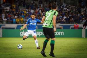 BRASILEIRÃO: Em noite de clássicos, Santos e Fluminense buscam empate; Cruzeiro vence