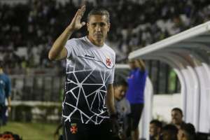 Jorginho elogia 2º tempo do Vasco, mas diz que faltou calma ao time contra o Flu