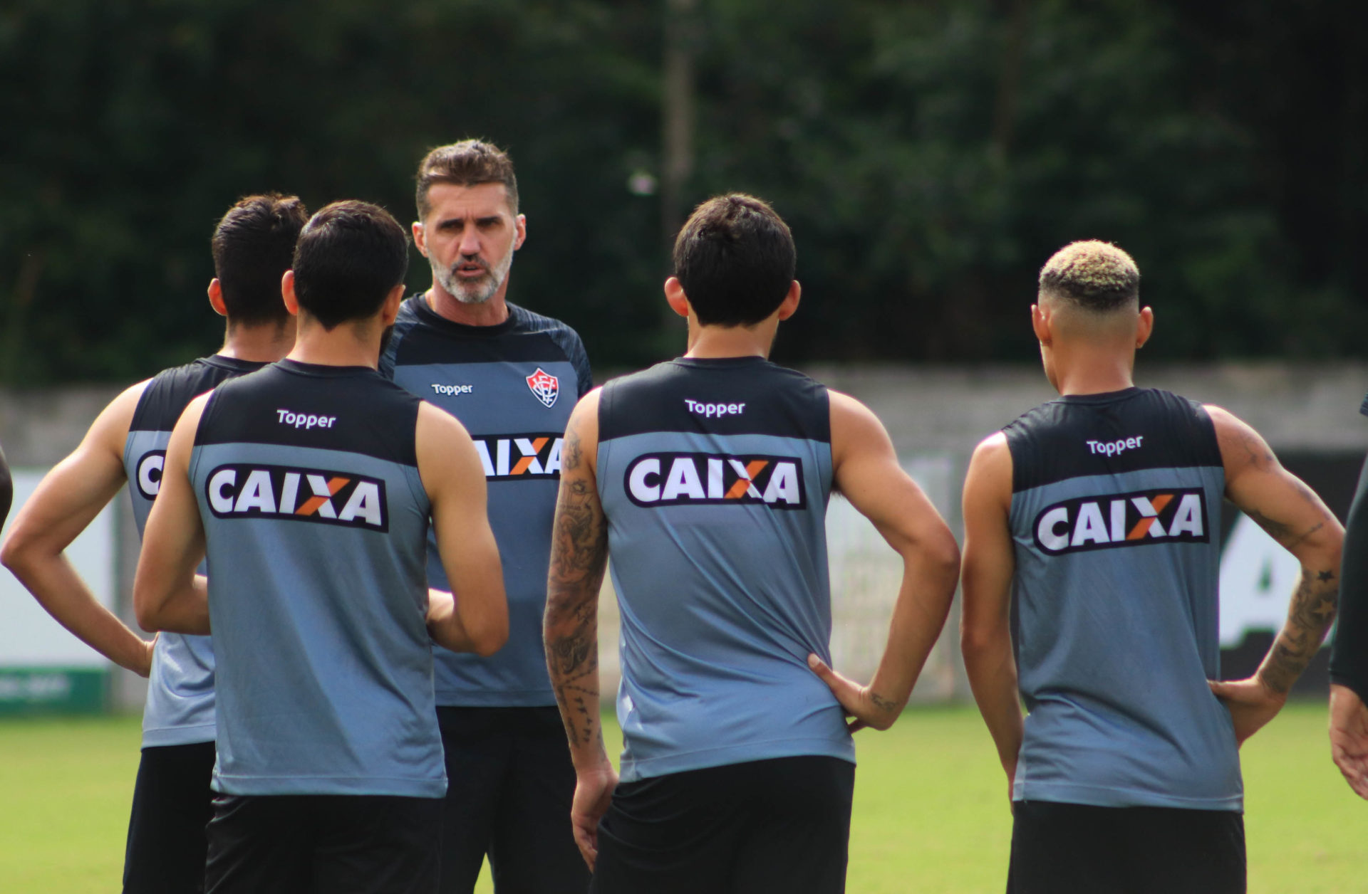 Vitória treina com portões fechados visando clássico contra o Bahia