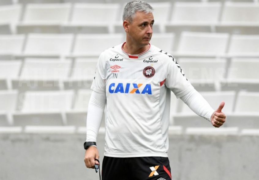 Tiago Nunes pede paciência aos torcedores do Atlético-PR
