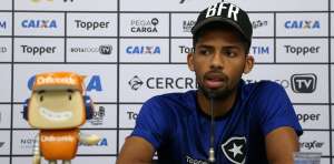 Matheus Fernandes pede que Botafogo 'esqueça' vitória recente sobre o Flamengo