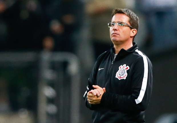 Após perder novo jogador importante, Loss fala em ‘reinventar’ o time corintiano