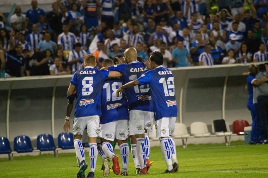 O CSA enfrenta o Atlético-GO nesta segunda-feira de olho na liderança isolada da Série B