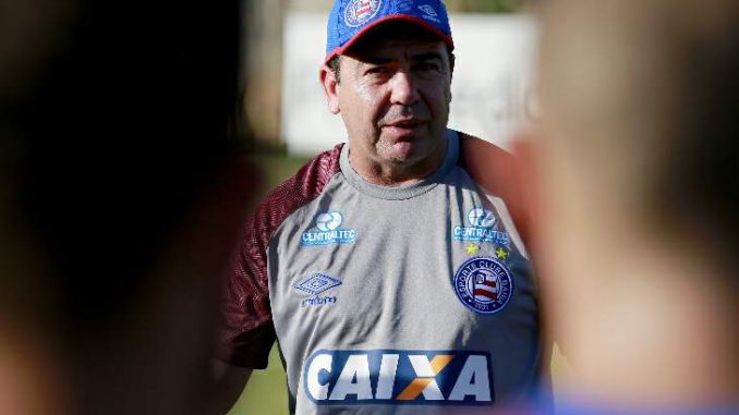 Enderson Moreira lamenta confusão no aeroporto: “Deixou estragos”