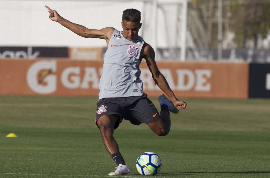 Renê Júnior e Pedro Henrique podem desfalcar o Corinthians contra o Cruzeiro