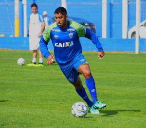 Série B: De olho em evolução do Avaí, atacante espera briga pelo acesso
