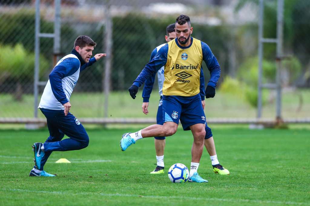 Maicon treinou normalmente nesta segunda-feira