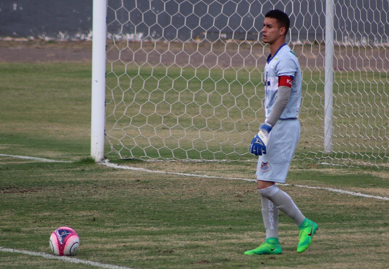 Copa Paulista: Goleiro vive expectativa de estrear no profissional do Água Santa