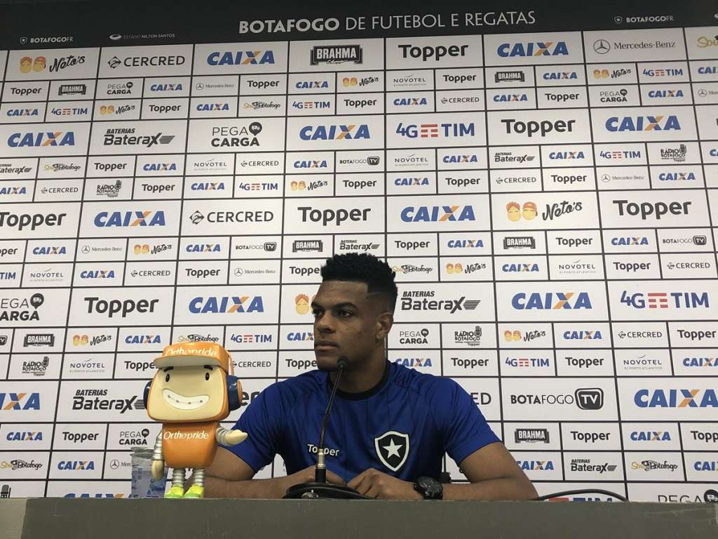 Saulo exalta Jefferson e Gatito e se diz pronto para assumir gol do Botafogo