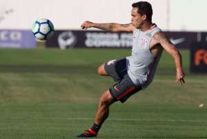 Sem Rodriguinho, Jadson se prepara para voltar a ser o 