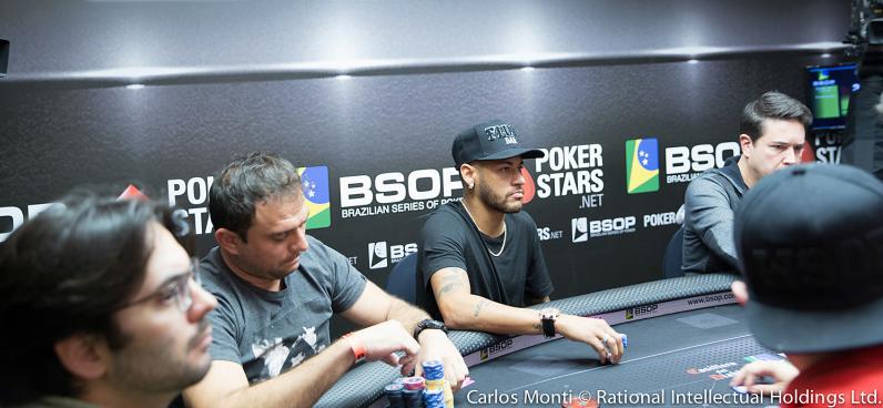 Na segunda-feira, primeiro dia, Neymar jogou o total de 12 horas seguidas até se classificar para a final - Carlos Monti / Poker Stars