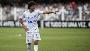Victor Ferraz deixa treino antes do fim e vira dúvida no Santos