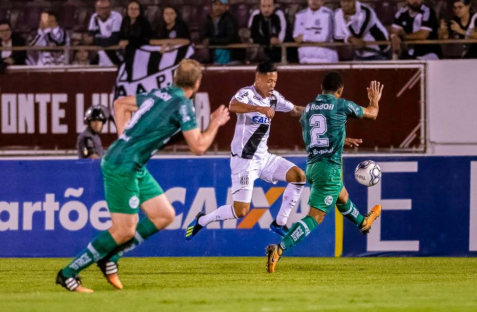 A Macaca levou um gol no início e praticamente não fez o goleiro Matheus Cavichioli trabalhar (Foto: Fabio Leoni/Ponte Press)
