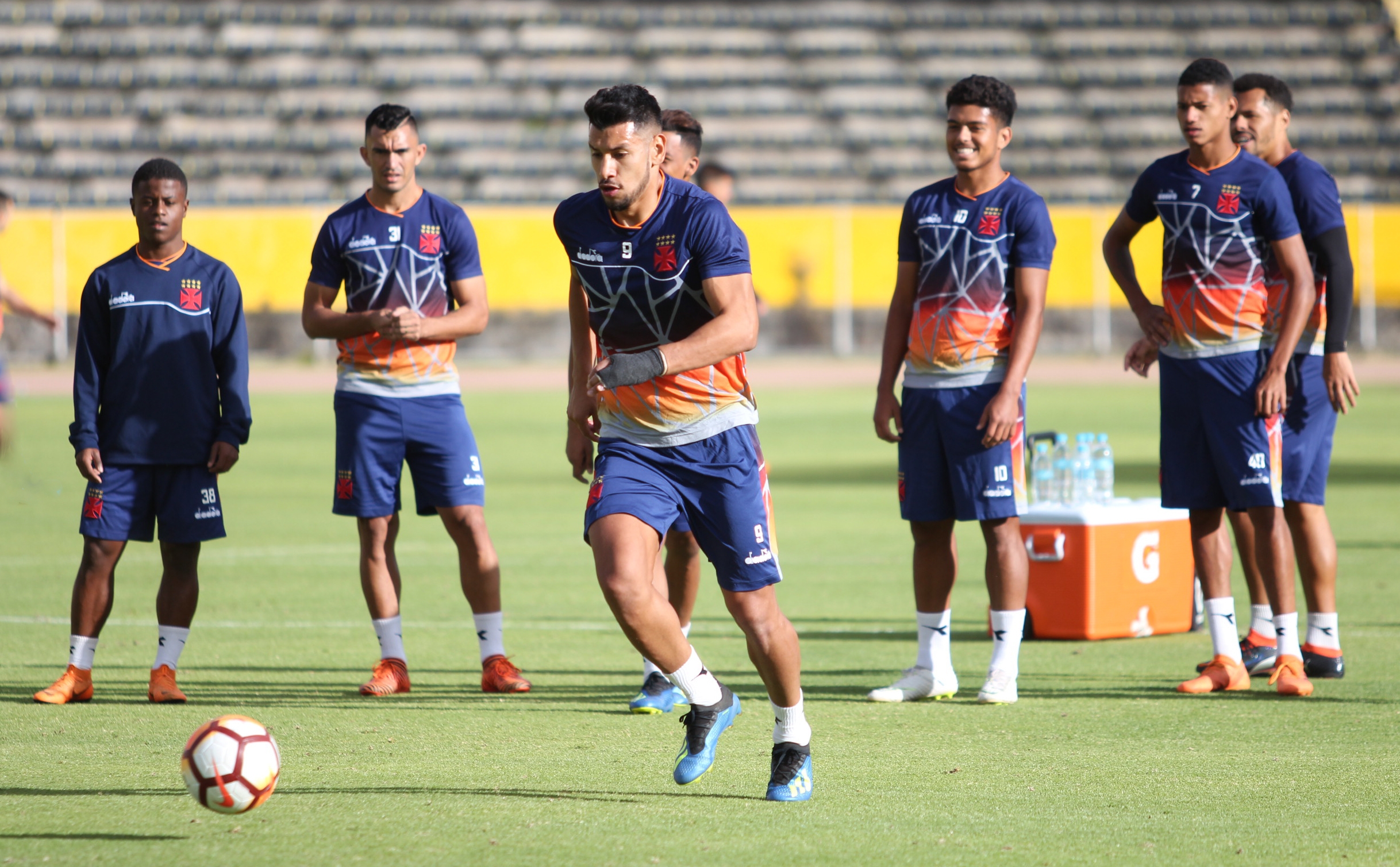 Vasco faz treino de adaptação à altitude de Quito para estreia na Sul-Americana