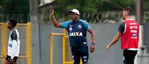Artilheiro explosivo, Chulapa volta a ser 'bombeiro' e amplia ligação com Santos
