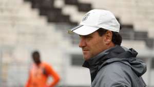 João Brigatti volta a pedir reforços, mas reconhece situação financeira ruim da Ponte