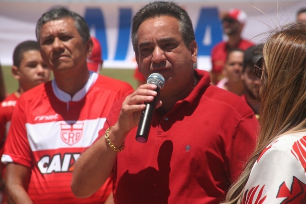 Série B: Marcos Barbosa está em busca de reforços para defesa e ataque do CRB