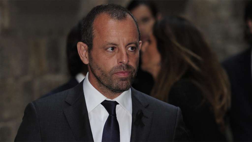 O ex-presidente do Barcelona, Sandro Rosell, foi acusado de lavagem de dinheiro e organização criminosa