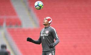 Jonatan Alvez é regularizado e pode estrear pelo Internacional