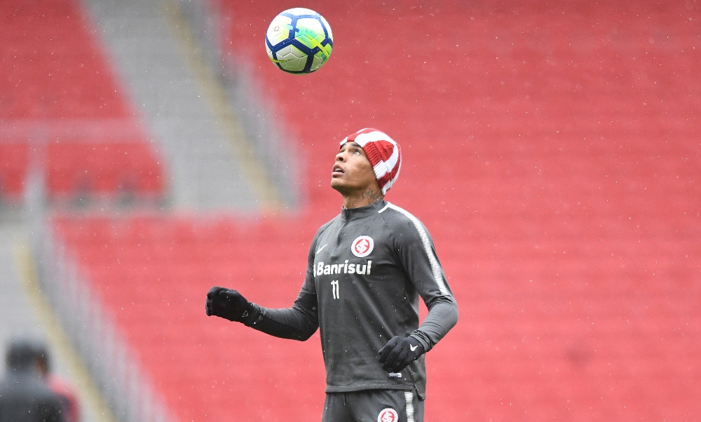 Jonatan Alvez é regularizado e pode estrear pelo Internacional