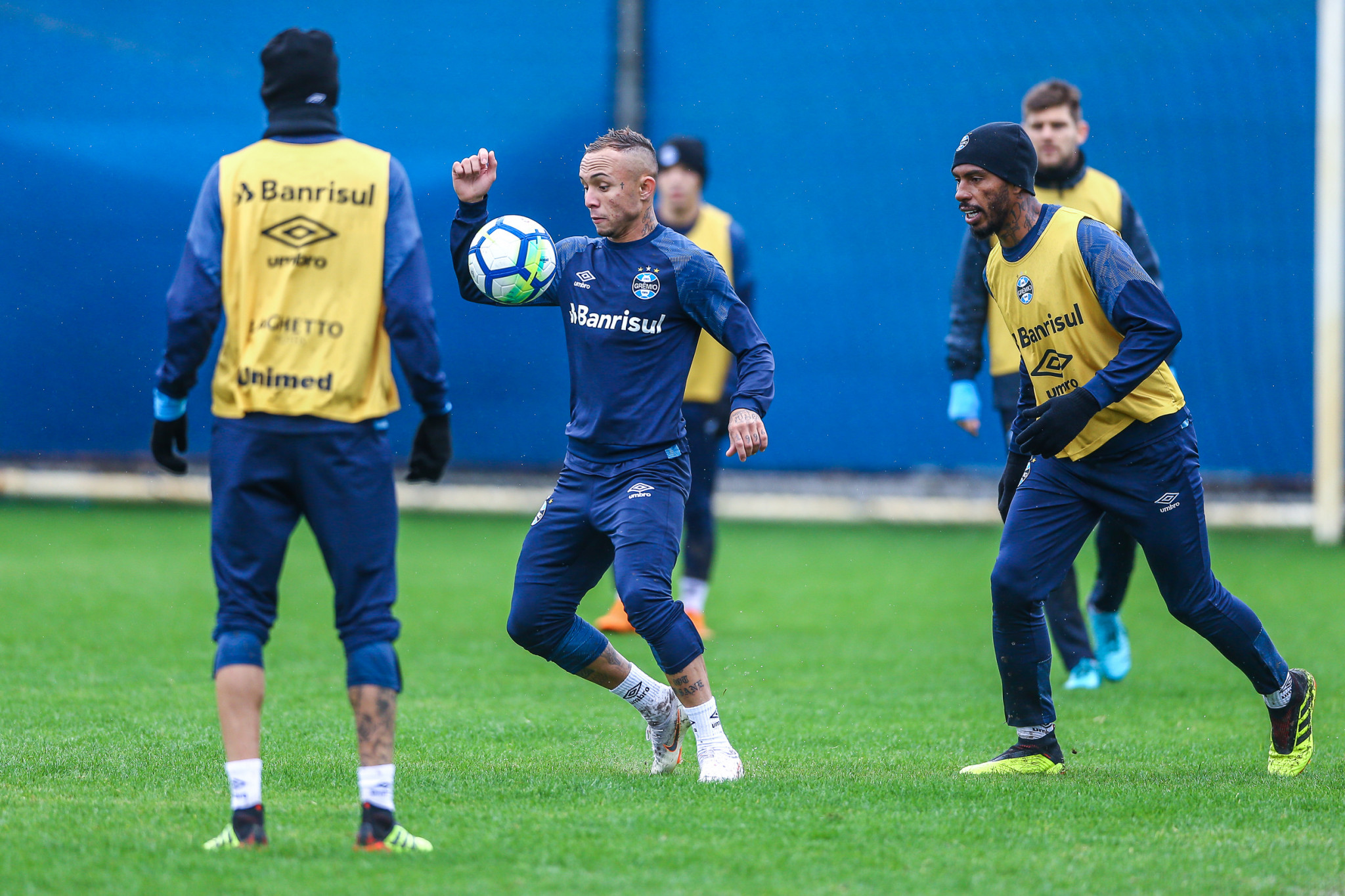 Com quatro baixas no treino, Renato Gaúcho faz mistério no Grêmio