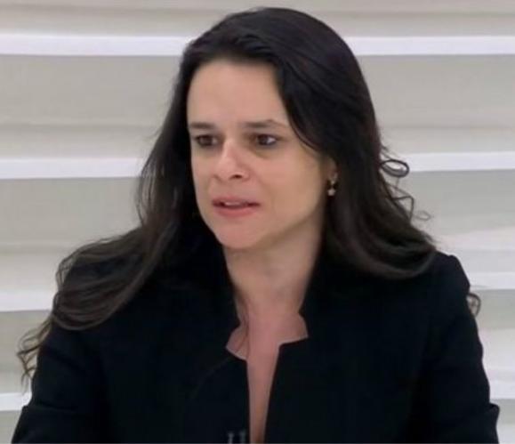 Janaína Paschoal é o que faltava a Bolsonaro para sua candidatura à presidência