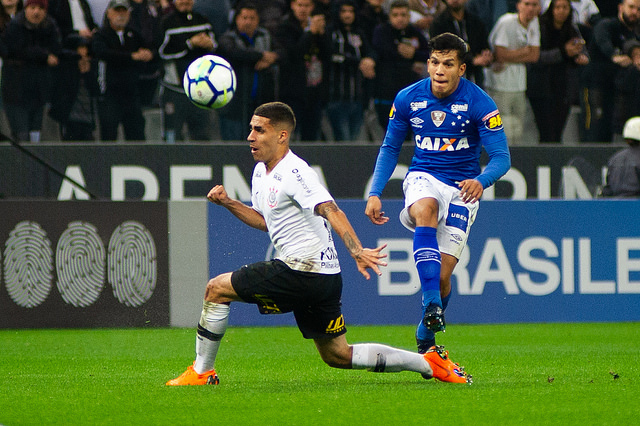 Mano critica sistema defensivo do Cruzeiro após derrota e quer reação no domingo