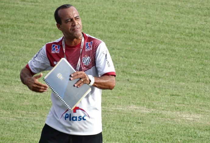 Série C: Aílton Ferraz pode mudar até cinco titulares no Tupi