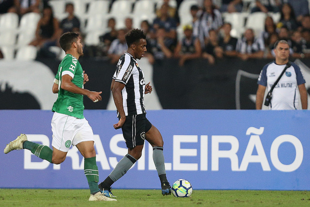 Botafogo 1 x 0 Chapecoense - Fogão vence e se distancia da zona da degola 2 0002050330209 img