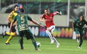 América-MG 2 x 1 Internacional - De técnico novo, Coelho segura Colorado