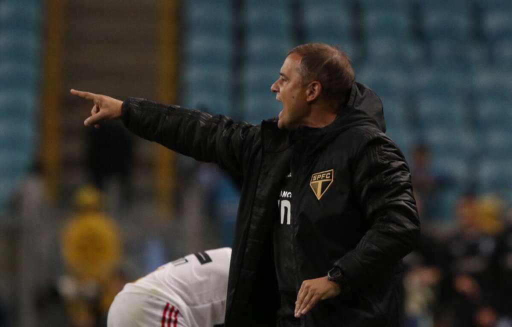 Com desfalques, Aguirre pode estrear Bruno Peres e usar jovem Luan no São Paulo