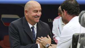 Após Copa, Cherchesov renova por dois anos para seguir na seleção russa