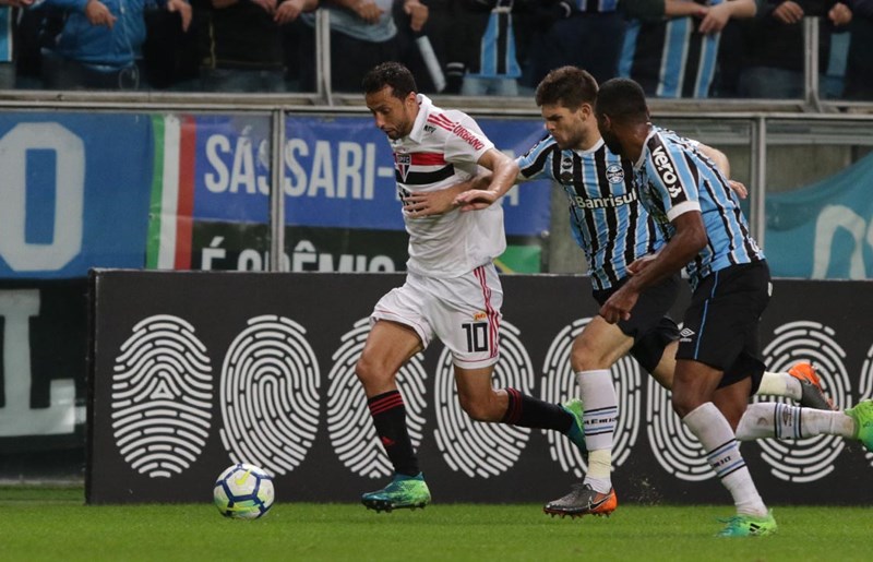 Com Bruno Peres e zagueiro ‘aspirante’, Aguirre relaciona 22 no São Paulo