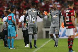Após seis dias internado, goleiro Jefferson, do Botafogo, recebe alta
